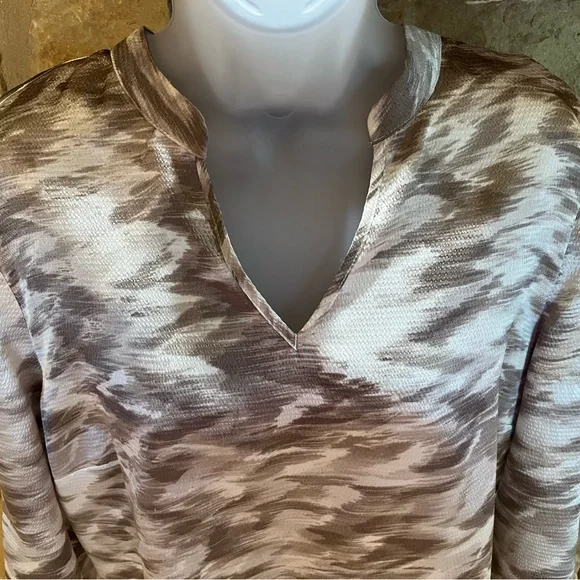 Travelers Collection by Chico’s Tunic Blouse Women 2 (Large - 12)) Animal Print - Picture 2 of 11
